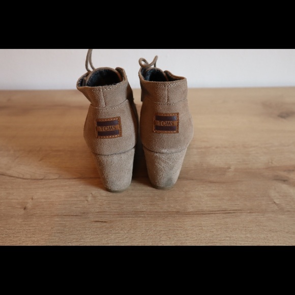 Toms Brown Wedges - Picture 2 of 4